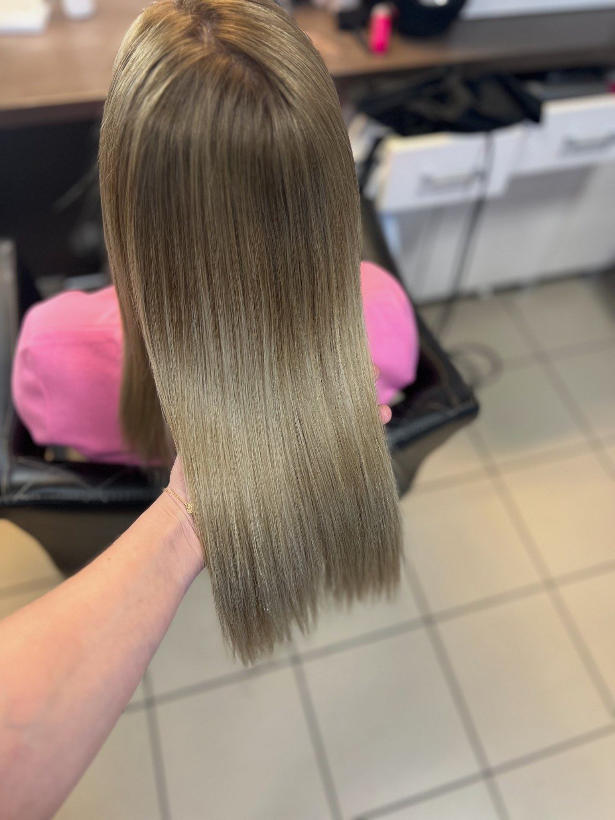 Hamvasszőke balayage, egyenes hosszú haj – Ohana Fodrászat, Kőbánya